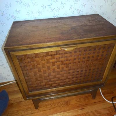 LOT 236. V INTAGE RECORD CABINET