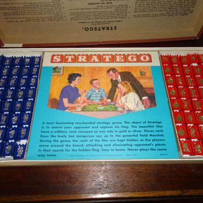 LOT 229. VINTAGE STRATEGO BOARD GAME AND BLOCK GAME