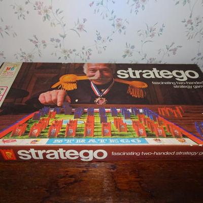 LOT 229. VINTAGE STRATEGO BOARD GAME AND BLOCK GAME