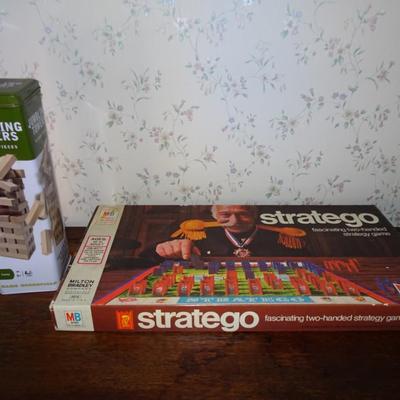 LOT 229. VINTAGE STRATEGO BOARD GAME AND BLOCK GAME
