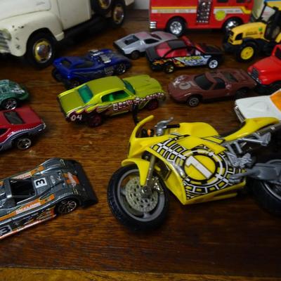 LOT 269. COLLECTION OF TOY TRUCKS AND CARS
