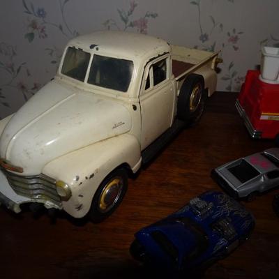 LOT 269. COLLECTION OF TOY TRUCKS AND CARS