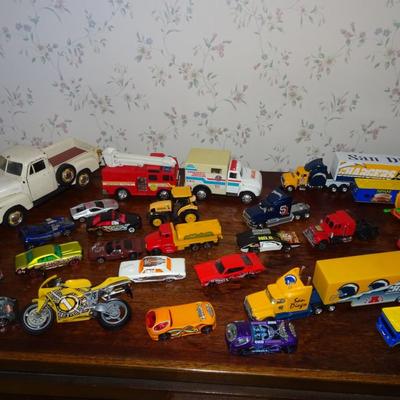 LOT 269. COLLECTION OF TOY TRUCKS AND CARS