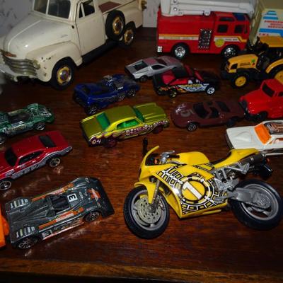 LOT 269. COLLECTION OF TOY TRUCKS AND CARS