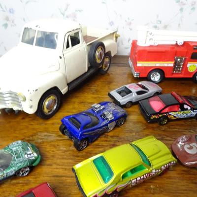 LOT 269. COLLECTION OF TOY TRUCKS AND CARS