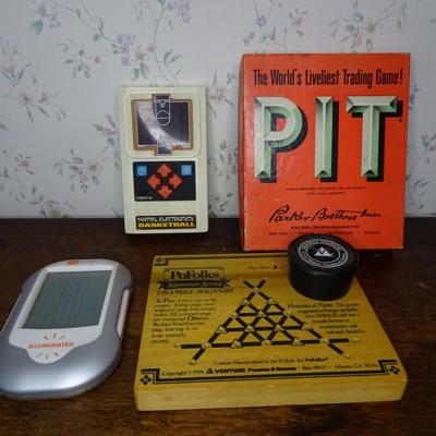 LOT 243. VINTAGE BASKETBALL ELECTRONIC GAME, VINTAGE PIT GAME AND MISC GAMES