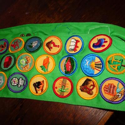 LOT 247. VINTAGE GIRL SCOUT SASH AND TWO MARACAS