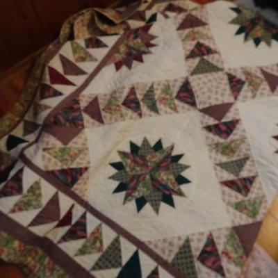 LOT 254. QUILT