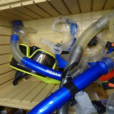 LOT 255. SCUBA MASK AND SNORKELS