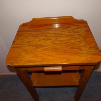 LOT 233. SIDE TABLE