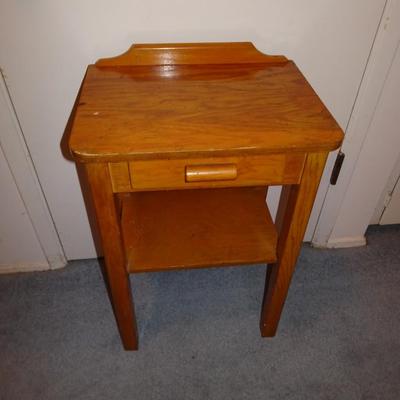 LOT 233. SIDE TABLE