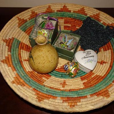 LOT 270. BASKET AND HOME DECOR