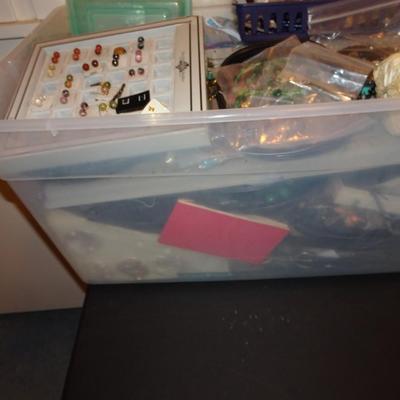LOT 271. PLASTIC TUB OF JEWELRY MAKING ITEMS AND SOME COSTUME JEWELRY