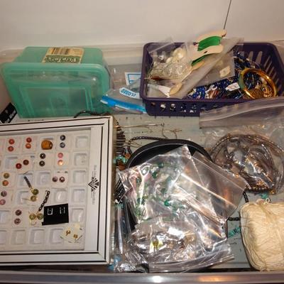 LOT 271. PLASTIC TUB OF JEWELRY MAKING ITEMS AND SOME COSTUME JEWELRY