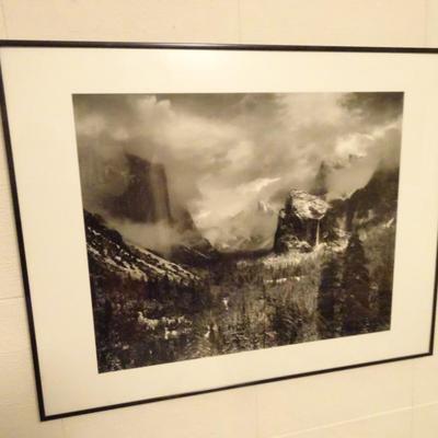 LOT 274. BLACK AND WHITE FRAMED PICTURE
