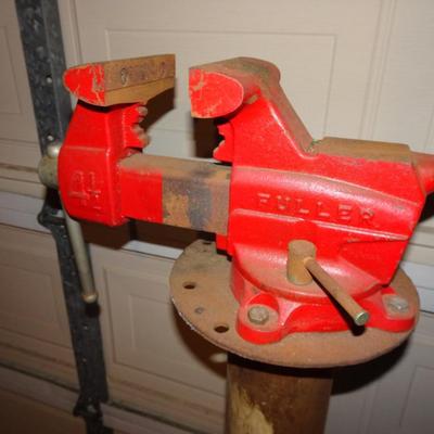 LOT 302. VINTAGE FULLER VISE ON STAND