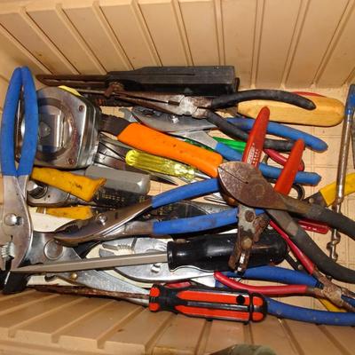LOT 305. VARIETY OF TOOLS