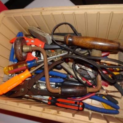 LOT 305. VARIETY OF TOOLS