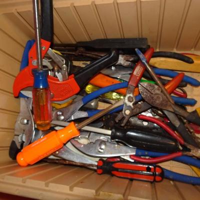 LOT 305. VARIETY OF TOOLS