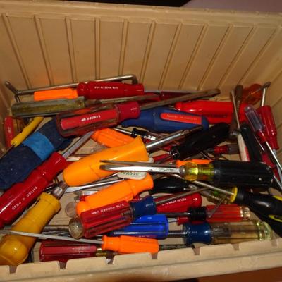 LOT 309 VARIETY OF TOOLS
