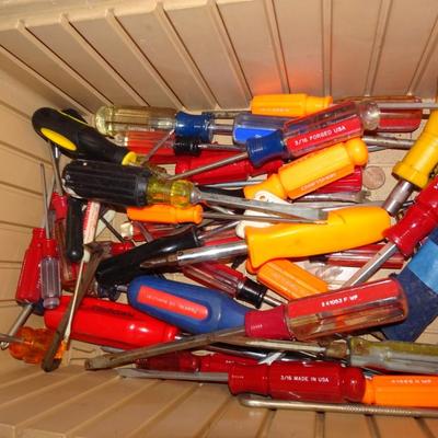 LOT 309 VARIETY OF TOOLS