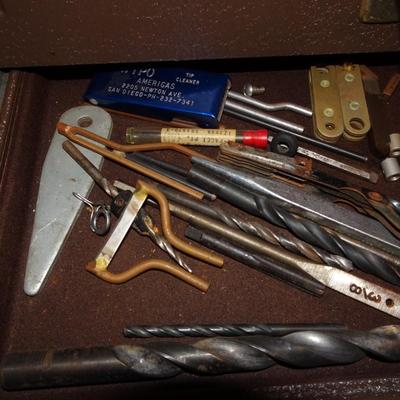 LOT 310. MACHINST TOOL BOX WITH TOOLS