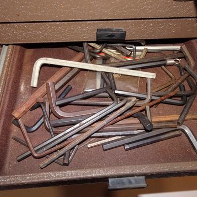 LOT 310. MACHINST TOOL BOX WITH TOOLS