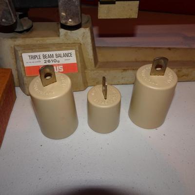 LOT 313. OHAUS SCALE