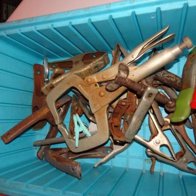 LOT 318. CLAMPS AND ANGLE GRINDER