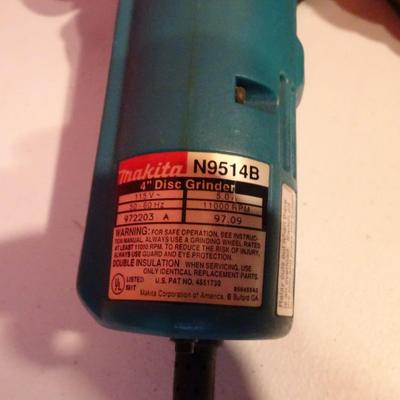 LOT 320. MAKITA SANDER AND DISC GRINDER