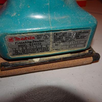 LOT 322. MAKITA DISC GRINDER AND SANDER