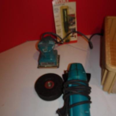 LOT 322. MAKITA DISC GRINDER AND SANDER