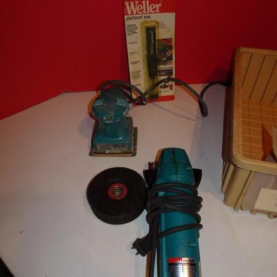 LOT 322. MAKITA DISC GRINDER AND SANDER