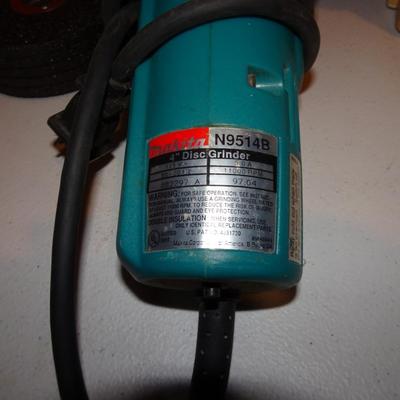 LOT 322. MAKITA DISC GRINDER AND SANDER
