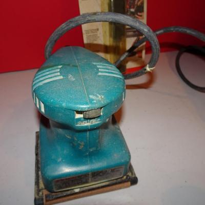 LOT 322. MAKITA DISC GRINDER AND SANDER
