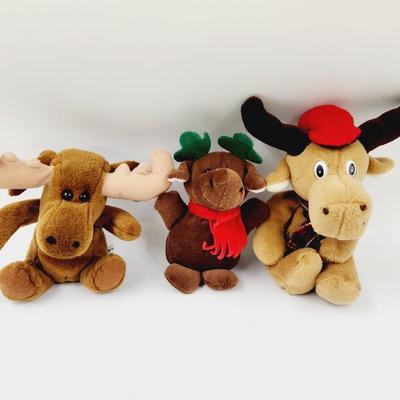 INCREDIBLY CUTE TRIO OF MOOSES ðŸ˜€
