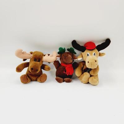 INCREDIBLY CUTE TRIO OF MOOSES ðŸ˜€