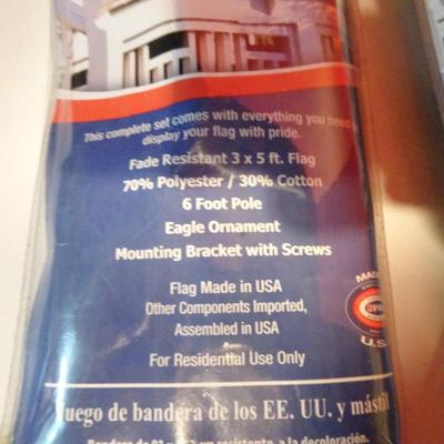 LOT 326. US FLAG KITS