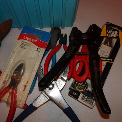 LOT 330. VARIETY OF TOOLS