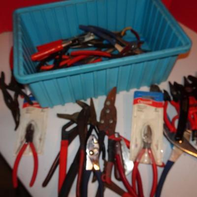 LOT 330. VARIETY OF TOOLS