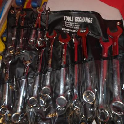 LOT 338 WRENCH HSET AND TIE DOWNS