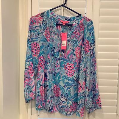 Lot 8548 Lilly Pulitzer Ladies Tops ( 1 NEW WITH TAG )