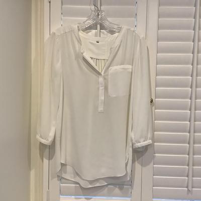 Lot. 8603  Three Ladies Tops ( 2 NEW WITH TAGS )