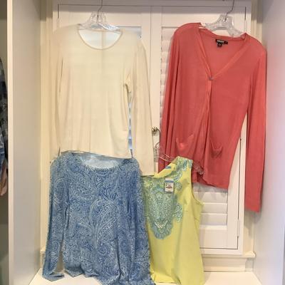 Lot. 8604  Lot of Ladies Tops / Cardigan