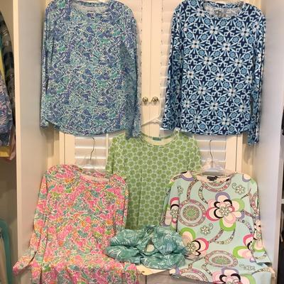 Lot 8607. Lot of Ladies Tops