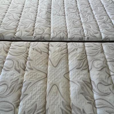 Classic Queen Wood Bed Frame. (BR2-JM)