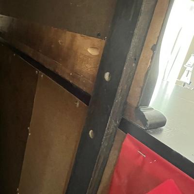 Classic Wood Dresser and Mirror (BR2-JM)