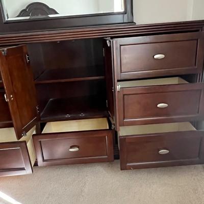 Classic Wood Dresser and Mirror (BR2-JM)