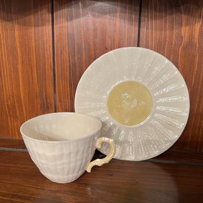 BELLEEK POTTERY Neptune, yellow