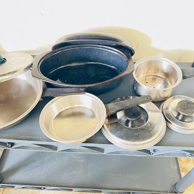 Lots of Pots  (G-JM)